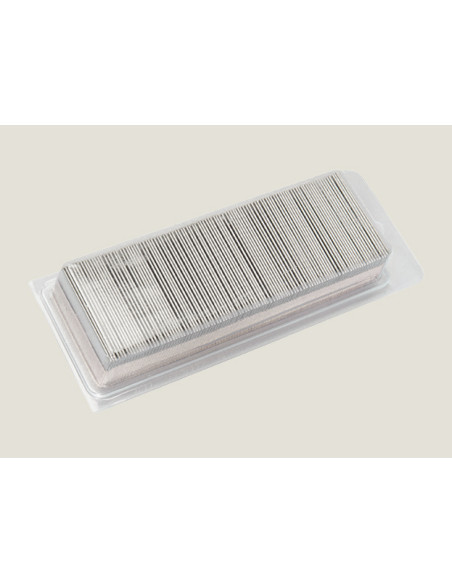 Caja de plástico con 100 cuchillas 4cm
